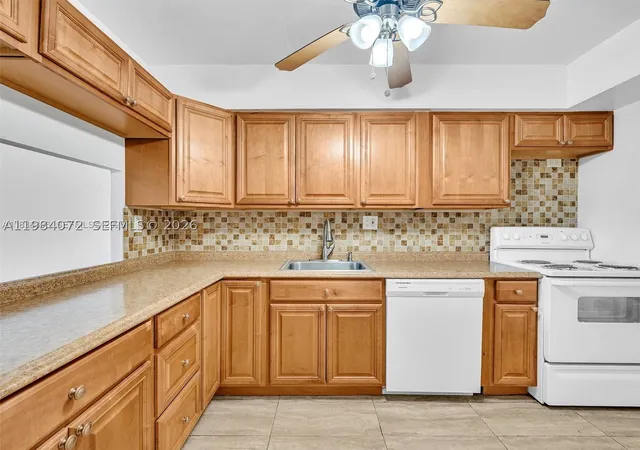 Listing Photo 5 - Condo for sale in building located at 1170 Ne 191St St, Miami, FL 33179 - Unit #24
