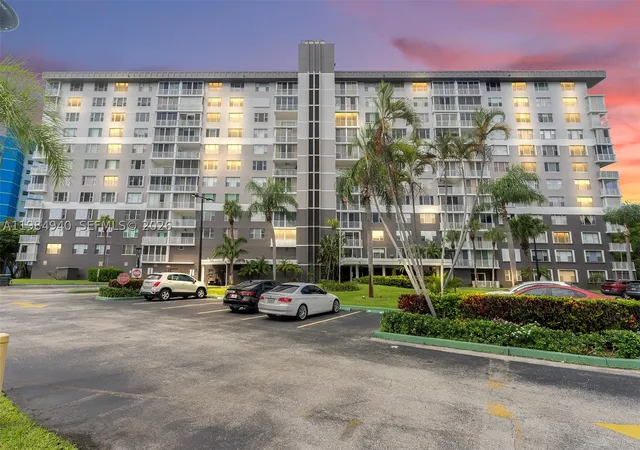 Photo 4 of Sale Pending at 3850 Washington St #214, Hollywood, FL 33021 | MLS# A11984940 | Listing updated on 2026-10-04