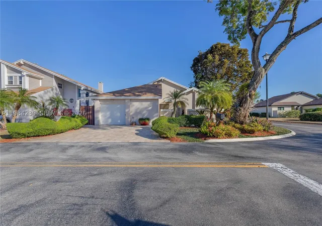 Listing Photo 5 - Condo for sale at Lakes Meadow, Unit 5321 Sw 153Rd Pl S, Lakes Meadow, Miami, FL 33185 | Built Year: 1973-2019