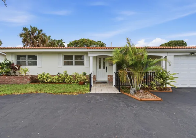 3rd image of 2120 Ne 62Nd Ct, Fort Lauderdale, FL 33308 | MLS# B26003811
