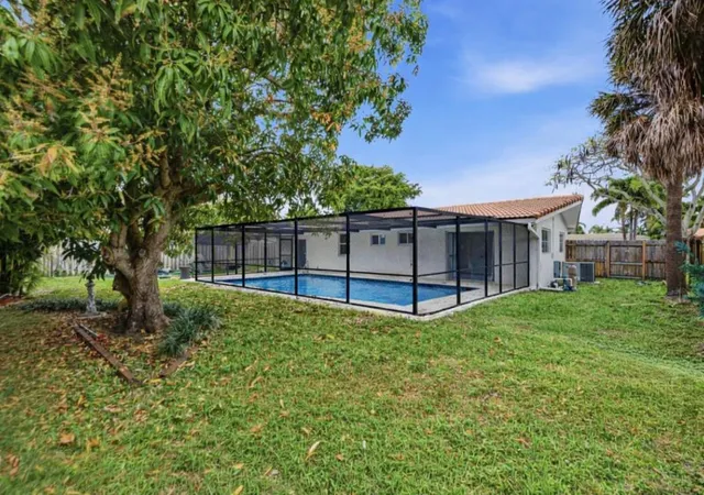 4th image of 2120 Ne 62Nd Ct, Fort Lauderdale, FL 33308 | MLS# B26003811