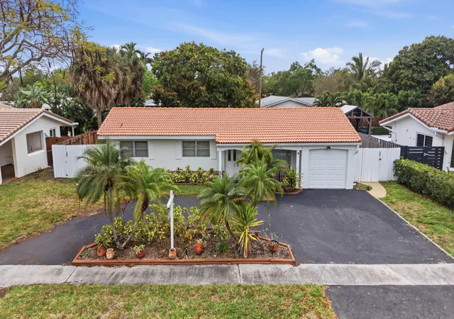 5th image of 2120 Ne 62Nd Ct, Fort Lauderdale, FL 33308 | MLS# B26003811