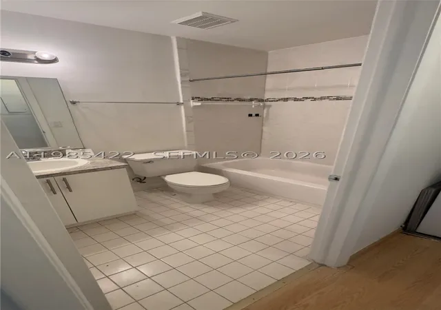 Listing Photo 5 - Condo for sale in building located at 10480 Nw 8Th St, Pembroke Pines, FL 33026 - Unit #201