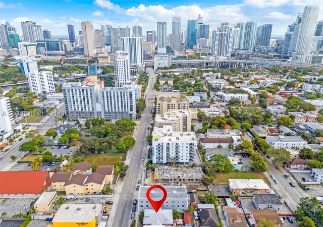 Listing Photo 4 - Condo for sale in building located at 676 SW 1st St, Miami, FL 33130