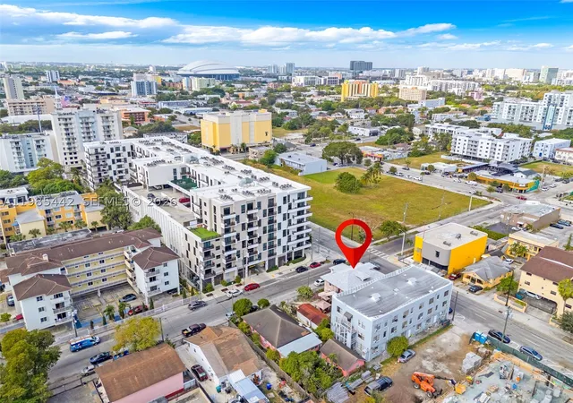 Listing Photo 5 - Condo for sale in building located at 676 SW 1st St, Miami, FL 33130