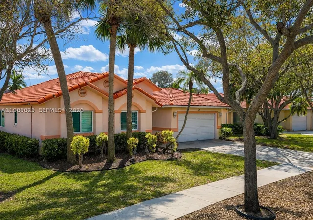 Photo 2 of Sale Pending at 16898 Crestview Ln, Weston, FL 33326 | MLS# A11985825 | Listing updated on 2026-09-23