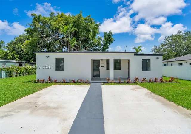Photo 2 of Single family home for sale at 1010 Ne 140th St, North Miami, FL 33161 | MLS# A11985812 | Listing updated on 2026-09-26