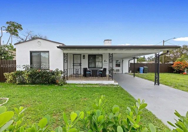 Photo 2 of Single family home for sale at 1608 Ne 34th St, Oakland Park, FL 33334 | MLS# A11987001 | Listing updated on 2026-09-11