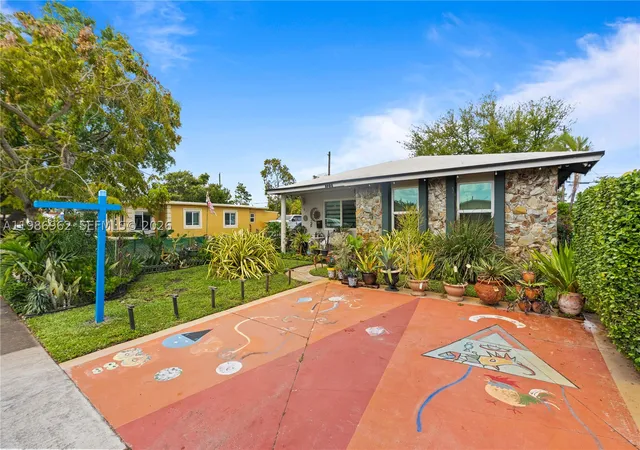 Photo 3 of Single family home for sale at 720 Nw 4th St, Hallandale Beach, FL 33009 | MLS# A11986962 | Listing updated on 2026-09-29