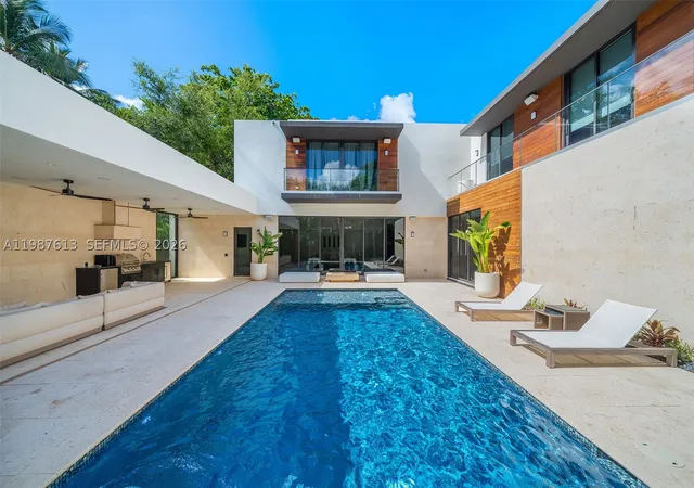 Photo 1 of Single family home for sale at 4041 S Le Jeune Rd, Miami, FL 33146 | MLS# A11987613 | Listing updated on 2026-09-09