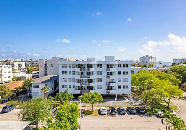Listing Photo 2 - Condo for sale in building located at 1990 Marseille Dr, Miami, FL 33141 - Unit #402