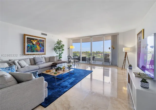 Photo 2 of Condo for sale at 21050 Point Pl #604, Aventura, FL 33180 | MLS# A11985332 | Listing updated on 2026-09-09