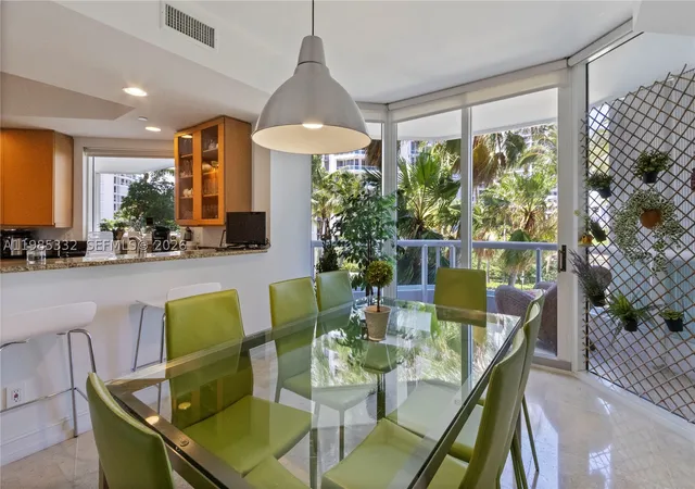 Photo 4 of Condo for sale at 21050 Point Pl #604, Aventura, FL 33180 | MLS# A11985332 | Listing updated on 2026-09-09