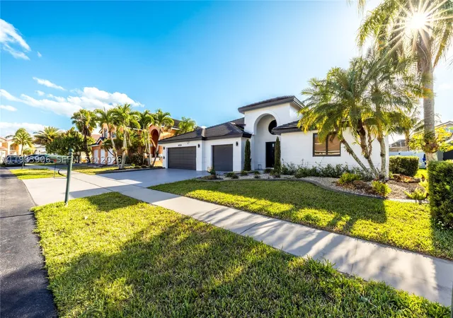 Photo 3 of Single family home for sale at 930 Nw 197th Ave, Pembroke Pines, FL 33029 | MLS# A11983906 | Listing updated on 2026-08-31