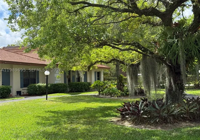 Listing Photo 5 - Condo for sale in building located at 2381 Sw 70Th Ave, Davie, FL 33317 - Unit #49