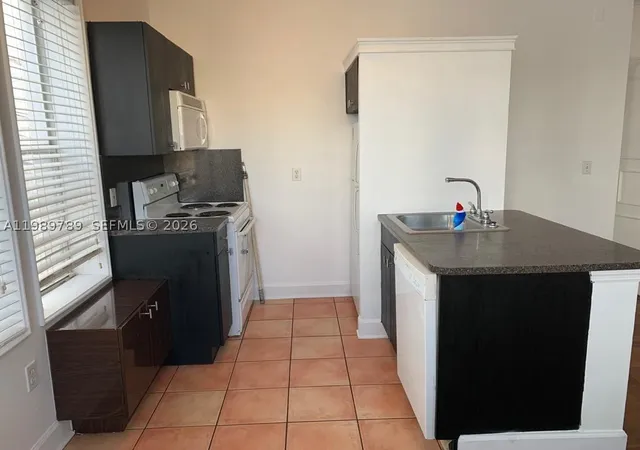 Photo 4 of Condo for sale at 1027 Pennsylvania Ave #203, Miami Beach, FL 33139 | MLS# A11989789 | Listing updated on 2026-09-10