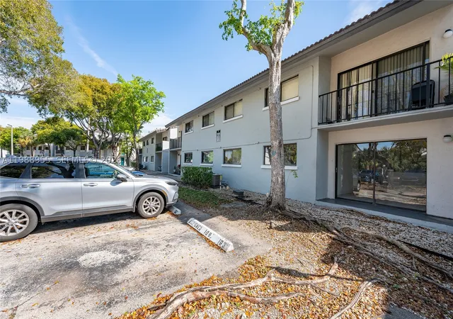Listing Photo 5 - Condo for sale in building located at 7095 Nw 179Th St, Miami, FL 33015 - Unit #110