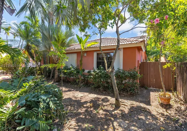 Listing Photo 4 - Condo for sale at The Mansions, Unit 15012 Sw 45Th Ln, The Mansions, Miami, FL 33185 | Built Year: 1989-2011