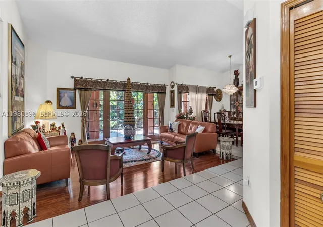 Listing Photo 5 - Condo for sale at The Mansions, Unit 15012 Sw 45Th Ln, The Mansions, Miami, FL 33185 | Built Year: 1989-2011