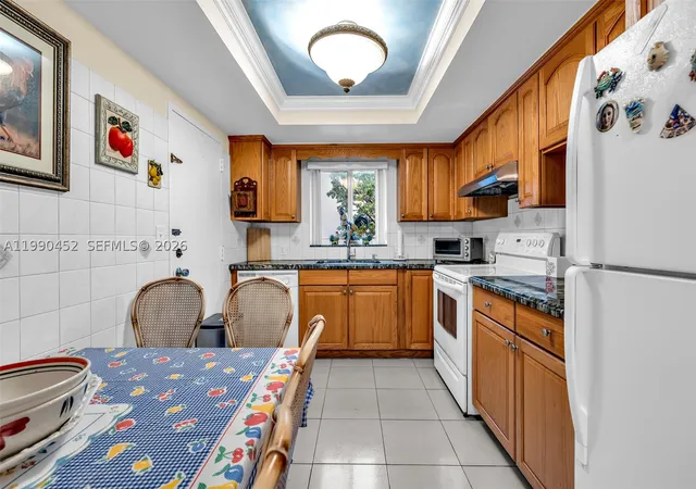 Listing Photo 4 - Condo for sale in building located at 1965 S Ocean Blvd, Lauderdale-by-the-Sea, FL 33062 - Unit #203