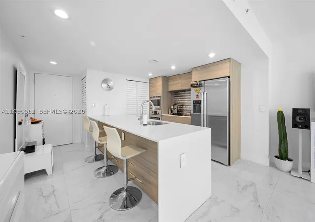 Photo 3 of Condo for sale at 6610 Indian Creek Dr #406, Miami Beach, FL 33141 | MLS# A11990582 | Listing updated on 2026-09-15