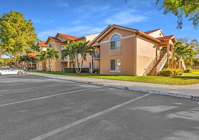 Listing Photo 1 - Condo for sale in building located at 15770 Sw 106Th Ter, Miami, FL 33196 - Unit #303