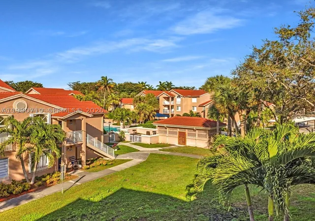 Listing Photo 3 - Condo for sale in building located at 15770 Sw 106Th Ter, Miami, FL 33196 - Unit #303