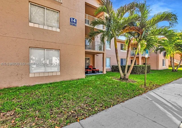 Listing Photo 4 - Condo for sale in building located at 15770 Sw 106Th Ter, Miami, FL 33196 - Unit #303