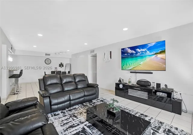 Listing Photo 5 - Condo for sale in building located at 9403 Sw 76Th St, Miami, FL 33173 - Unit #Y17