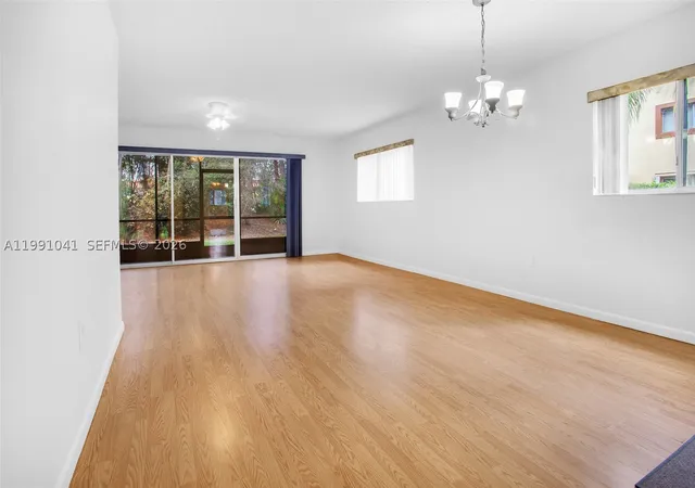 Listing Photo 5 - Condo for sale in building located at 900 Sw 142Nd Ave, Pembroke Pines, FL 33027 - Unit #115L