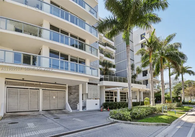 Listing Photo 3 - Condo for sale in building located at 1100 100Th St, Bay Harbor Islands, FL 33154 - Unit #703