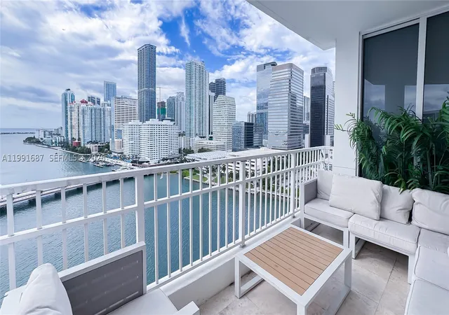 Photo 3 of Condo for sale at 701 Brickell Key Blvd #1912, Miami, FL 33131 | MLS# A11991687 | Listing updated on 2026-09-15