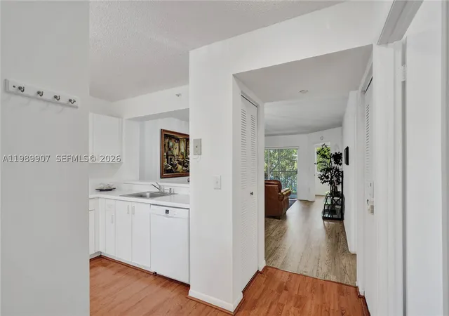 Listing Photo 4 - Condo for sale in building located at 9511 Weldon Cir, Tamarac, FL 33321 - Unit #G306