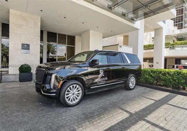 Listing Photo 2 - Condo for sale in building located at 9703 Collins Ave, Bal Harbour, FL 33154 - Unit #600