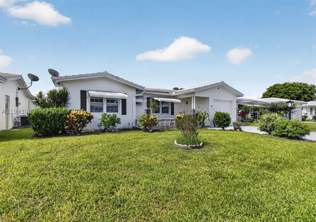 Photo 2 of Single family home for sale at 1104 Ocean Ave, Boynton Beach, FL 33426 | MLS# A11993009 | Listing updated on 2026-09-17