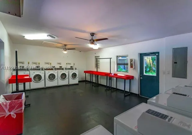 Listing Photo 5 - Condo for sale in building located at 5252 Ne 6Th Ave, Oakland Park, FL 33334 - Unit #A31