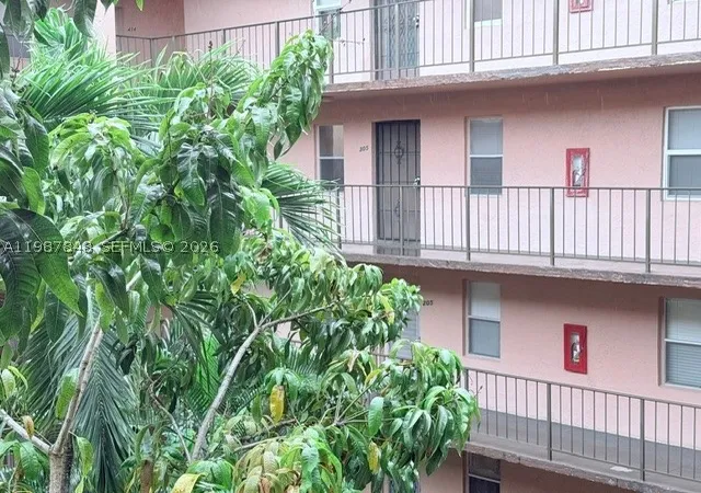 Listing Photo 1 - Condo for sale in building located at 2841 Somerset Dr, Lauderdale Lakes, FL 33311 - Unit #305