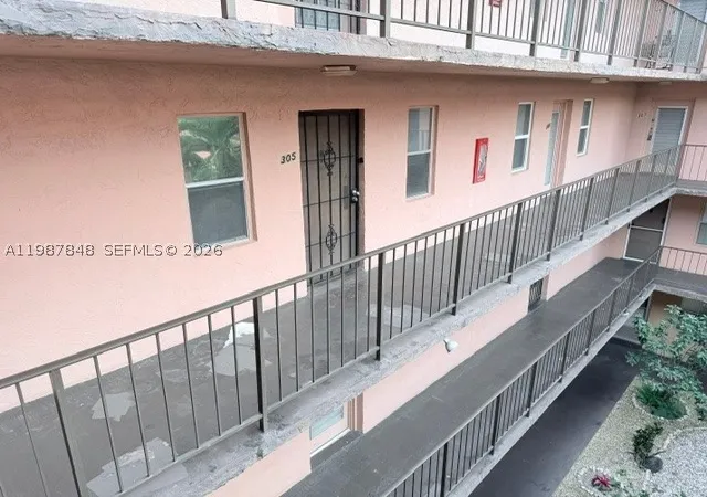Listing Photo 2 - Condo for sale in building located at 2841 Somerset Dr, Lauderdale Lakes, FL 33311 - Unit #305