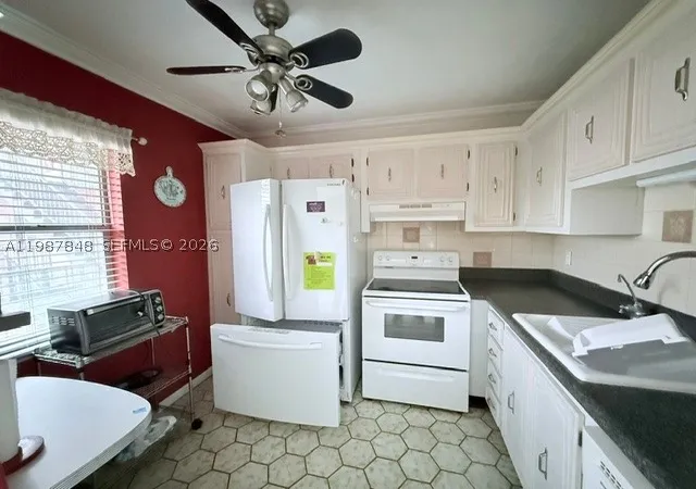 Listing Photo 3 - Condo for sale in building located at 2841 Somerset Dr, Lauderdale Lakes, FL 33311 - Unit #305