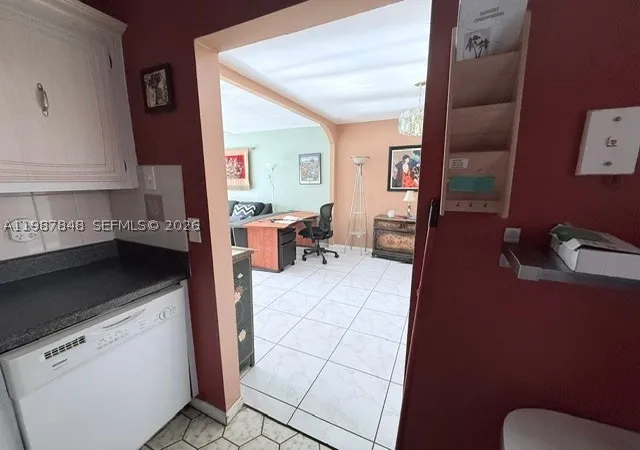 Listing Photo 5 - Condo for sale in building located at 2841 Somerset Dr, Lauderdale Lakes, FL 33311 - Unit #305