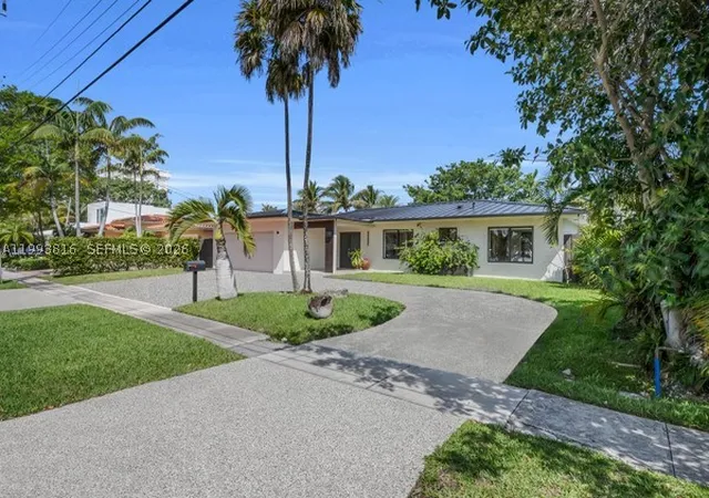 Photo 3 of Sale Pending at 2025 Arch Creek Dr, North Miami, FL 33181 | MLS# A11993816 | Listing updated on 2026-10-07