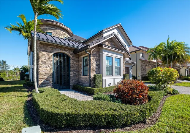 Photo 4 of Single family home for sale at 11475 E Watercrest Cir E, Parkland, FL 33076 | MLS# A11995103 | Listing updated on 2026-08-31