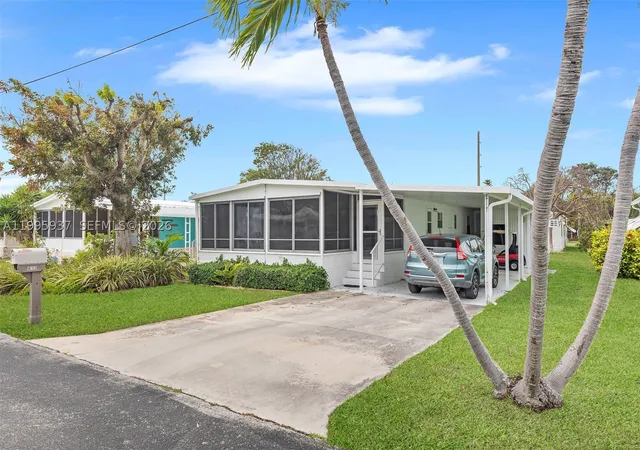 Photo 1 of Manufactured home for sale at 812 S Silver Cir, Key Largo, FL 33037 | MLS# A11995937 | Listing updated on 2026-09-02