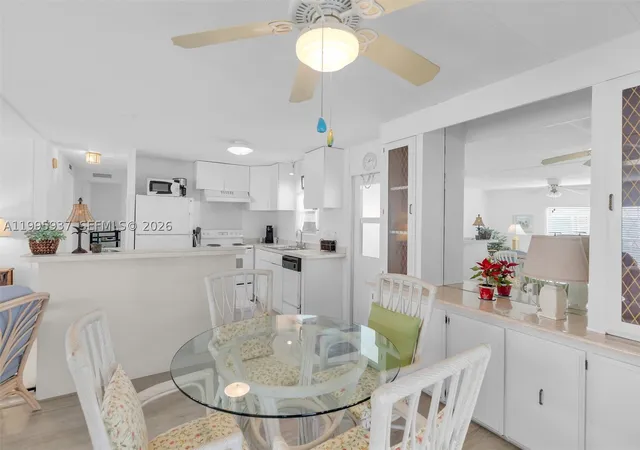 Photo 4 of Manufactured home for sale at 812 S Silver Cir, Key Largo, FL 33037 | MLS# A11995937 | Listing updated on 2026-09-02