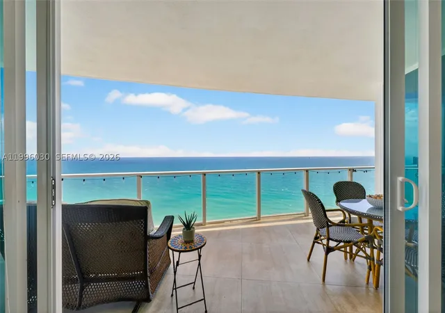 Listing Photo 4 - Condo for sale in building located at 3951 S Ocean Dr, Hollywood, FL 33019 - Unit #1803