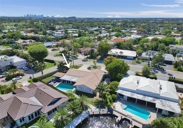 Photo 2 of Sale Pending at 4100 Bayview Dr, Fort Lauderdale, FL 33308 | MLS# A11991775 | Listing updated on 2026-09-11