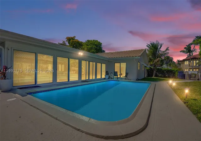 Photo 3 of Sale Pending at 4100 Bayview Dr, Fort Lauderdale, FL 33308 | MLS# A11991775 | Listing updated on 2026-09-11