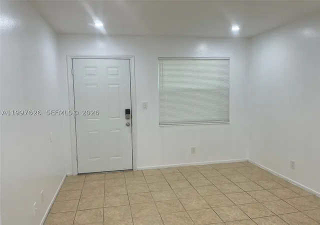 Listing Photo 3 - Condo for sale in building located at 4800 Nw 24Th Ct, Lauderdale Lakes, FL 33313 - Unit #D103