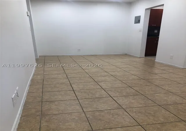 Listing Photo 5 - Condo for sale in building located at 4800 Nw 24Th Ct, Lauderdale Lakes, FL 33313 - Unit #D103