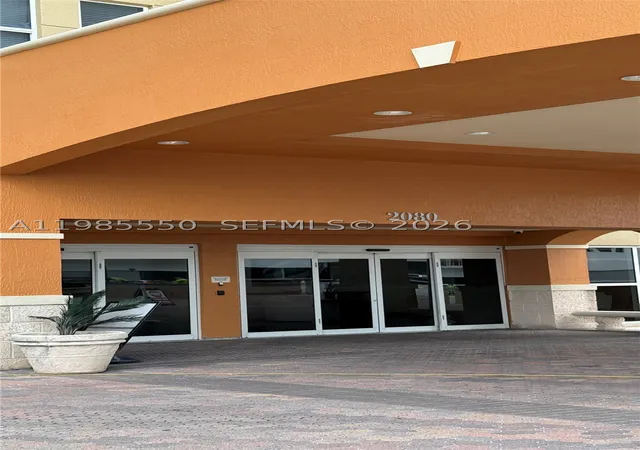 Listing Photo 5 - Condo for sale in building located at 2080 S Ocean Dr, Hallandale Beach, FL 33009 - Unit #905